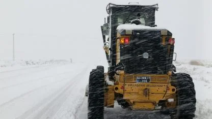 Viranşehir Belediyesi karla mücadele çalışmalarını sürdürüyor