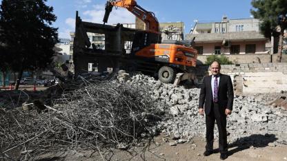 Büyükşehir, 25 metrelik yol projesi için 59 bağımsız yapının yıkımını tamamladı