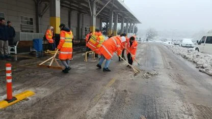 Büyükşehir kar mesaisini sürdürüyor