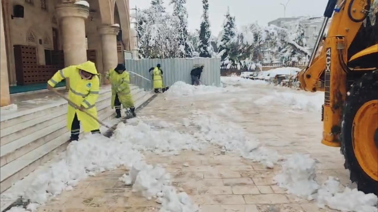 Eyyübiye’de camiler ve yollar kardan temizlendi