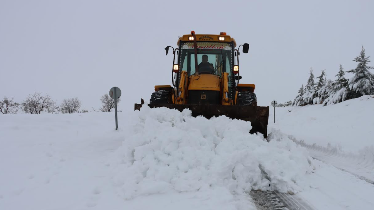 Karla mücadele tüm ilçelerde koordineli şekilde sürüyor
