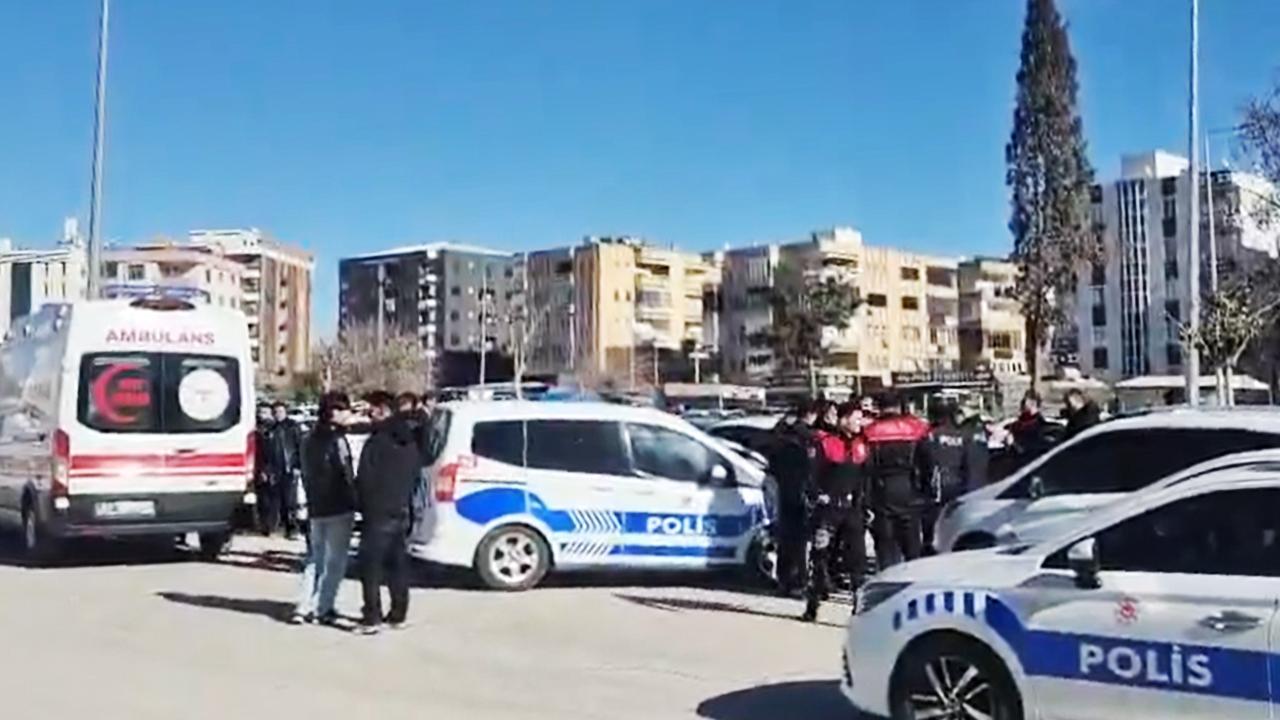 Şanlıurfa'da adliye önünde boşanma kavgası: Yaralılar var