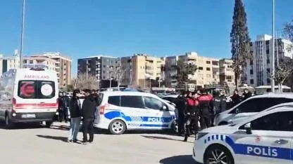Şanlıurfa'da adliye önünde boşanma kavgası: Yaralılar var