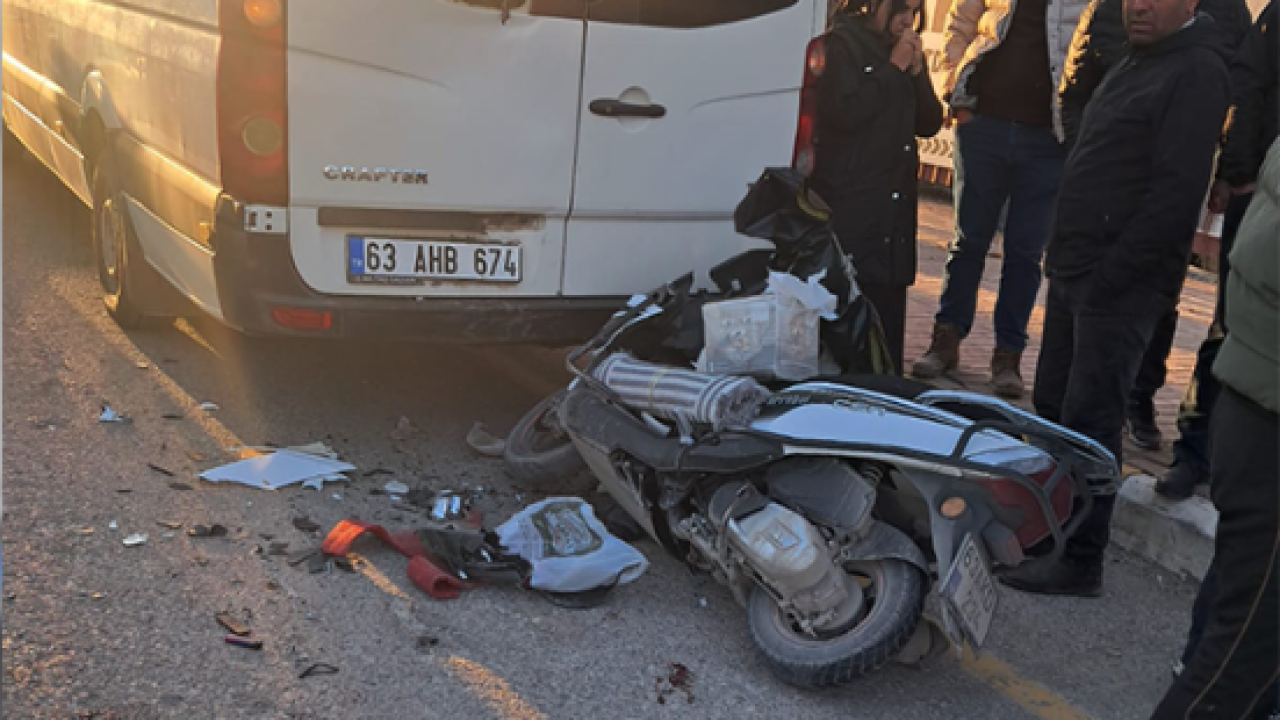Şanlıurfa’da motosiklet minibüse çarptı: 3 yaralı