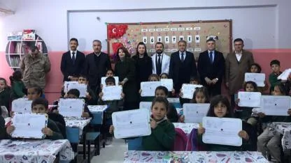 Şanlıurfa’da yüz binlerce öğrenci karne heyecanı yaşadı