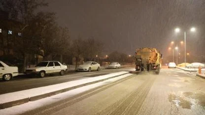 Viranşehir Belediyesi ekipleri karla mücadele ediyor