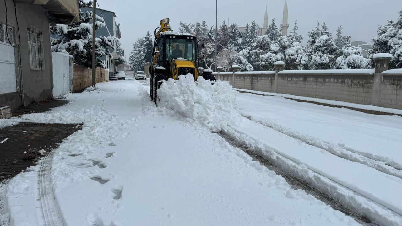 Viranşehir Belediyesi karla mücadelede seferber oldu