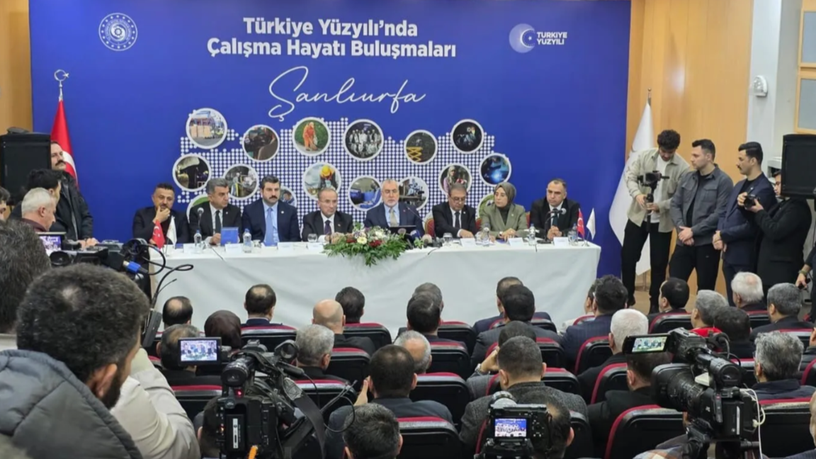 Bakan Işıkhan Şanlıurfa’da Çalışma Hayatı Buluşmaları’na katıldı