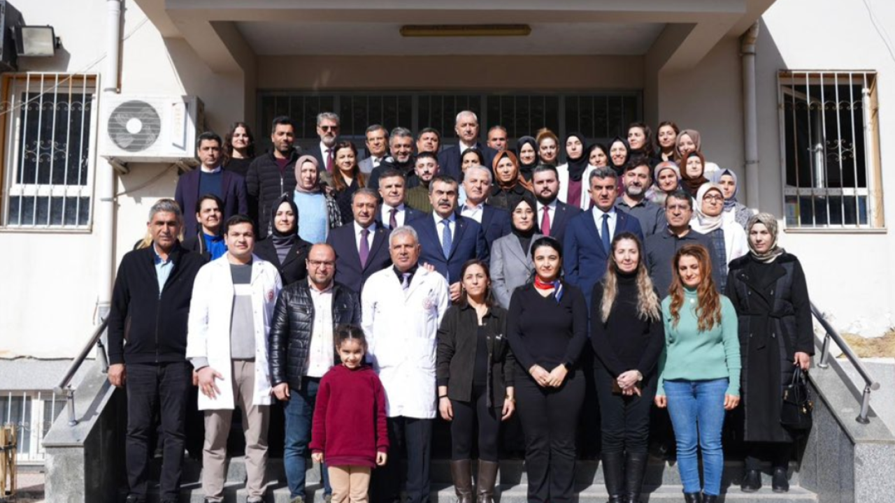 Bakan Tekin, Şanlıurfa’da öğrencilerle bir araya geldi