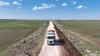 Büyükşehir belediyesi, Siverek kırsalında yol konforunu artırıyor