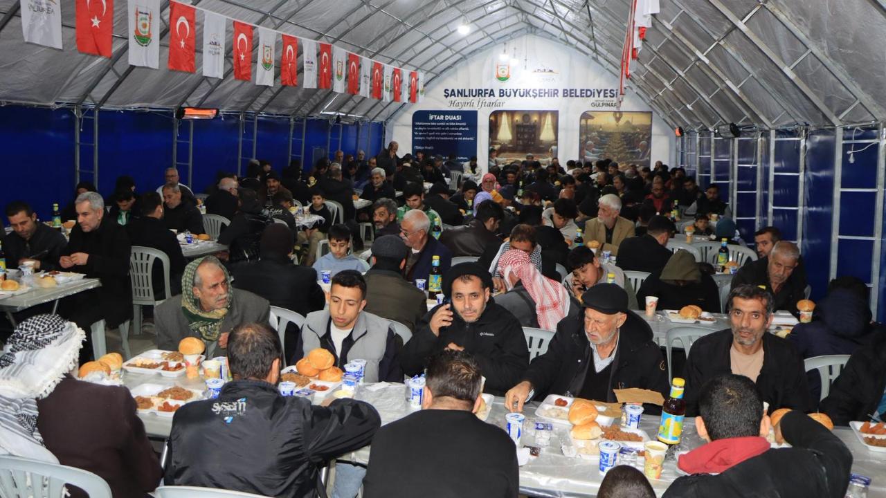 Büyükşehirin iftar çadırında ilk oruçlar açıldı