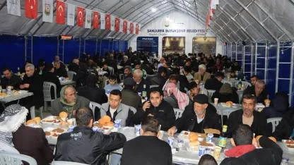 Büyükşehirin iftar çadırında ilk oruçlar açıldı