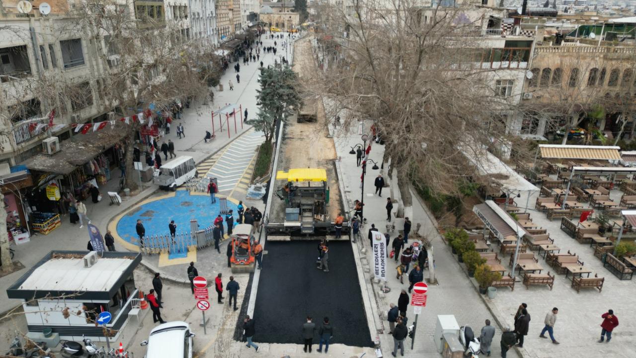 Divanyolu yayalaştırma projesinde asfalt serimi başladı