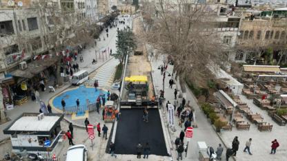 Divanyolu yayalaştırma projesinde asfalt serimi başladı