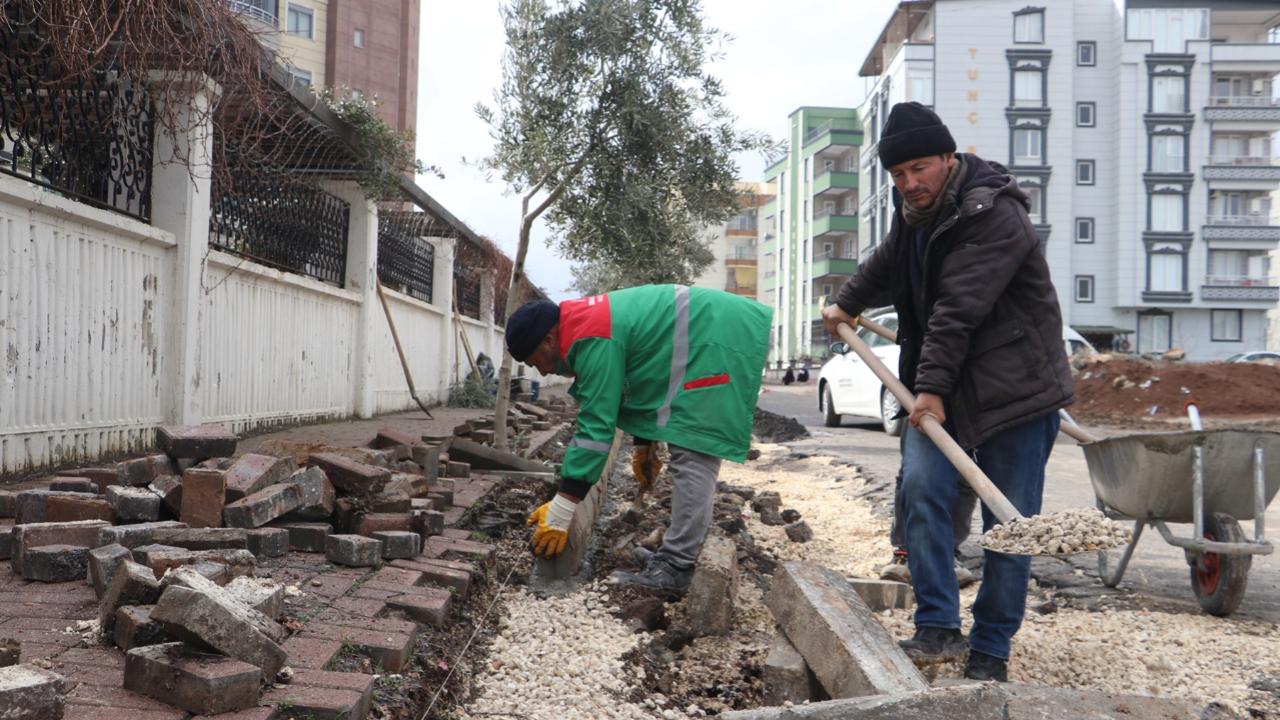 Karaköprü’de yol ve kaldırım çalışmaları sürüyor