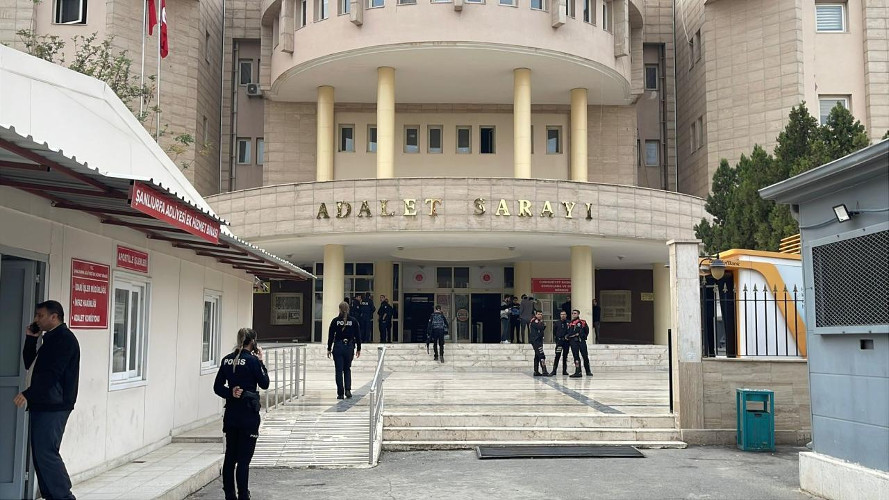 Şanlıurfa’da adliyede iki grup arasında tekme tokatlı kavga