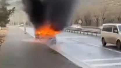 Şanlıurfa’da bir otomobil alev alev yandı