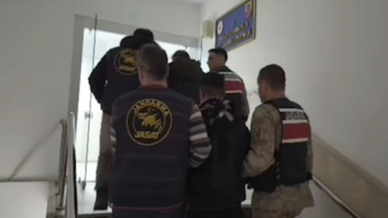 Şanlıurfa’da eve silahla zarar veren 2 zanlı yakalandı