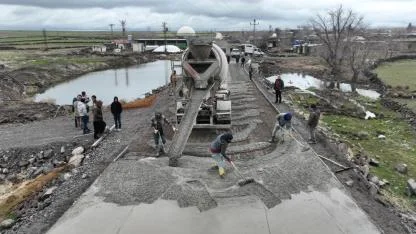 Siverek’te 12 km’lik yol betonla kaplandı