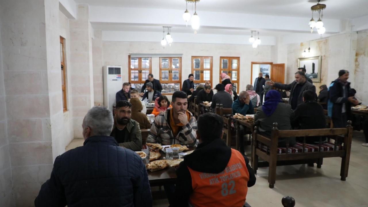 Viranşehir’de ilk iftar halk sofrasında yapıldı