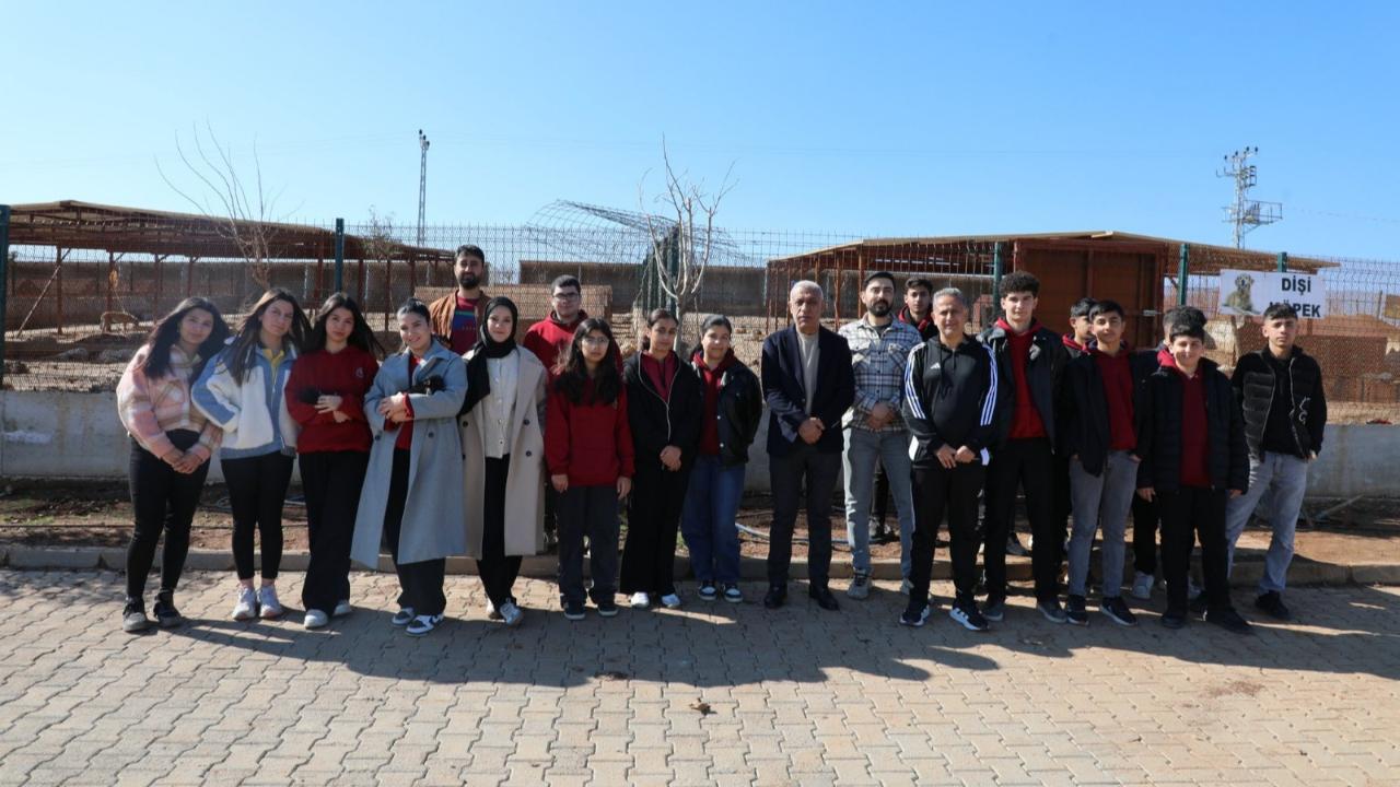 Viranşehir’de öğrencilerden hayvan bakımevine ziyaret