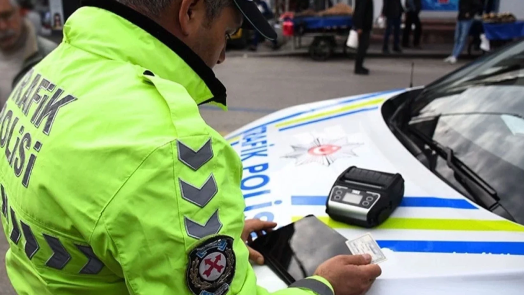 Yeni trafik düzenlemesi yürürlükte: Cezalar ağırlaştı yeni yaptırımlar getirildi