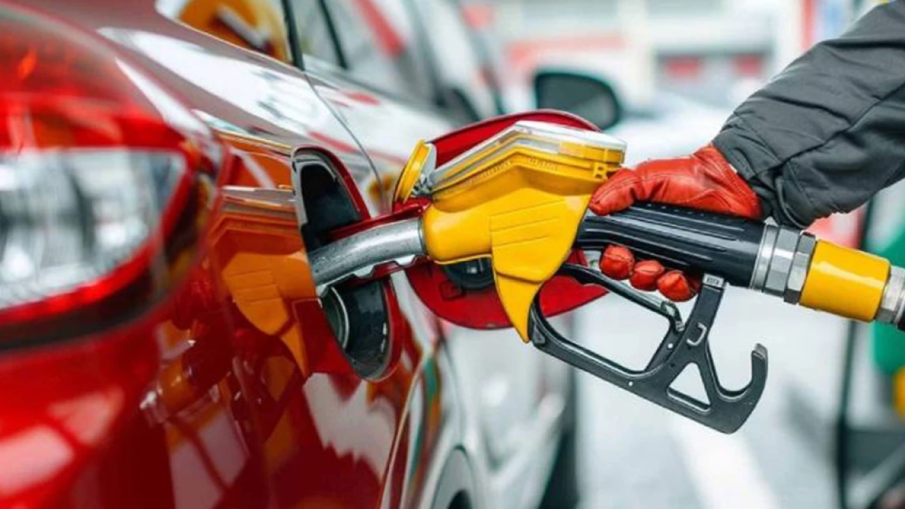 Akaryakıt fiyatlarında eşel mobil sistemi devreye girdi