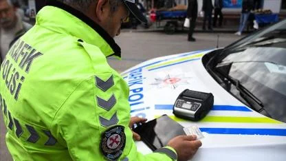 Araç içinde görüşü engelleyen montajlara ceza