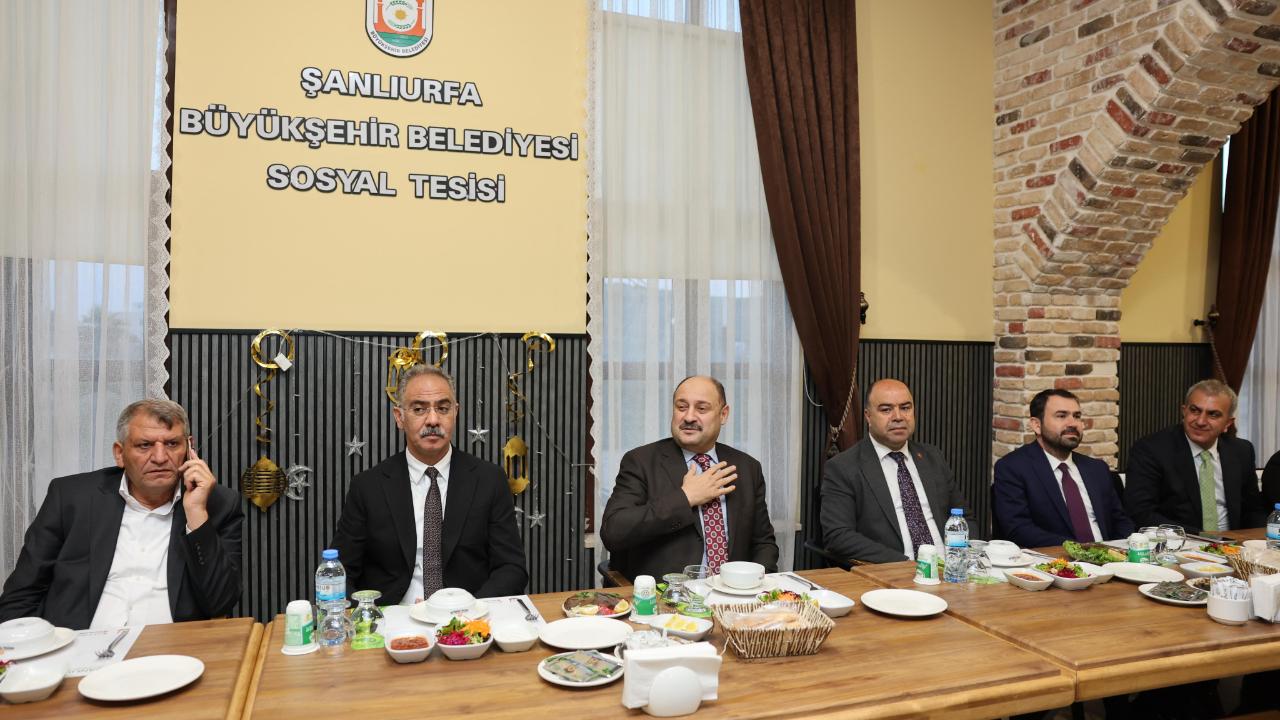 Başkan Gülpınar, ilçe belediye başkanları ve meclis üyeleriyle iftarda buluştu
