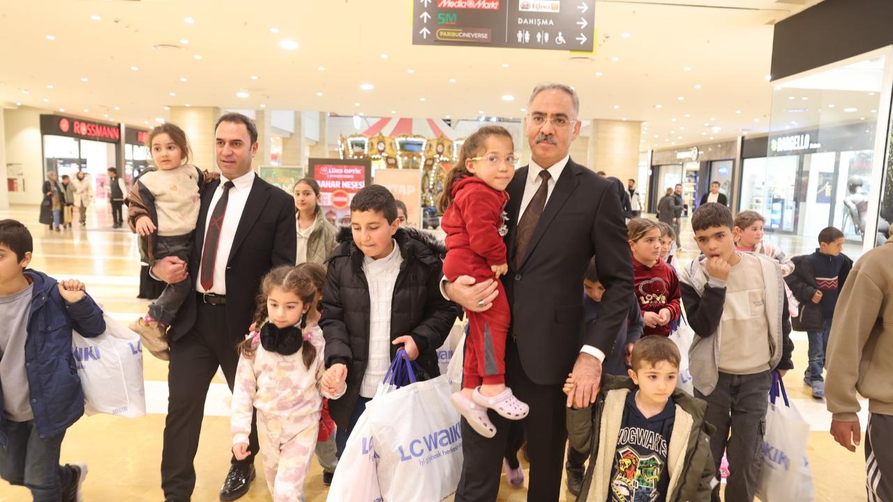 Başkan Kuş’tan yetim çocuklara bayramlık giysi desteği