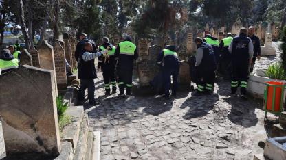 Büyükşehir, mezarlıkları bayrama hazırlıyor