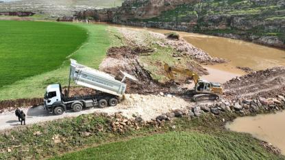 Büyükşehir, Viranşehir kırsalında sel hasarını onarıyor
