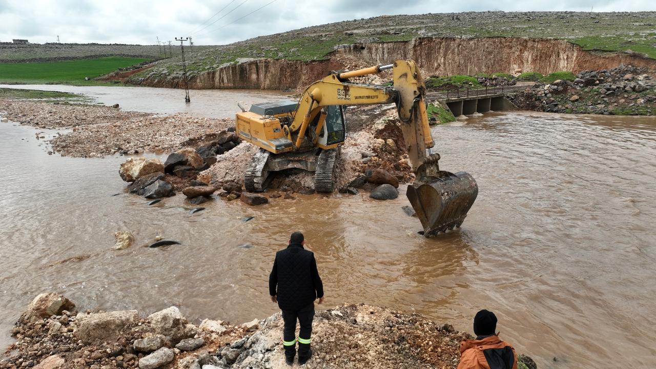 Büyükşehir, Viranşehir’de selin yaralarını sarıyor
