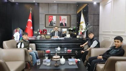 Eş Başkan Serhat Dicle İnan, çocukları makamında ağırladı