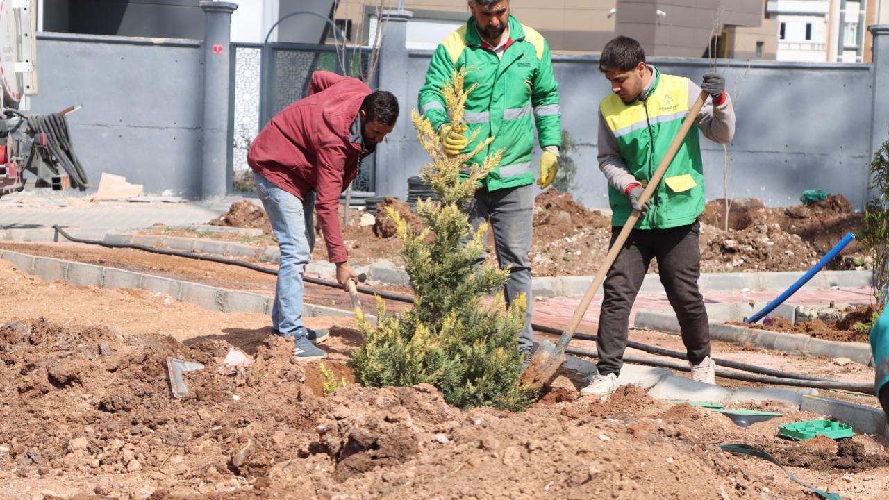 Karaköprü’de parklar yaz sezonuna hazırlanıyor