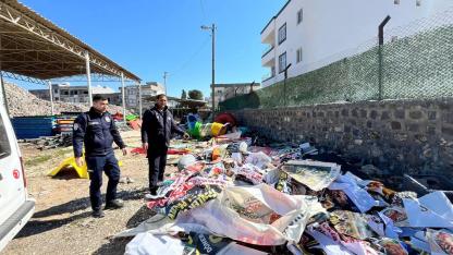 Kent estetiğini bozan izinsiz afişler kaldırıldı