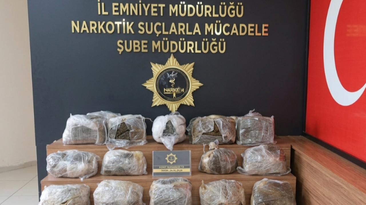 Şanlıurfa'da durdurulan bir araçta 33 kilo skunk ele geçirildi