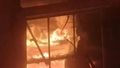 Şanlıurfa’da iki katlı ev alevlere teslim oldu