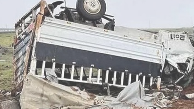 Şanlıurfa’da kamyonet şarampole devrildi: 2 yaralı