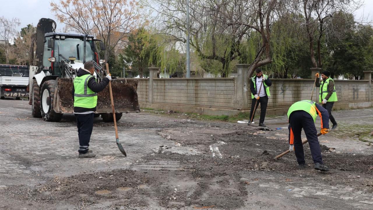 Viranşehir’de yol onarım seferberliği