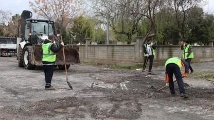 Viranşehir’de yol onarım seferberliği