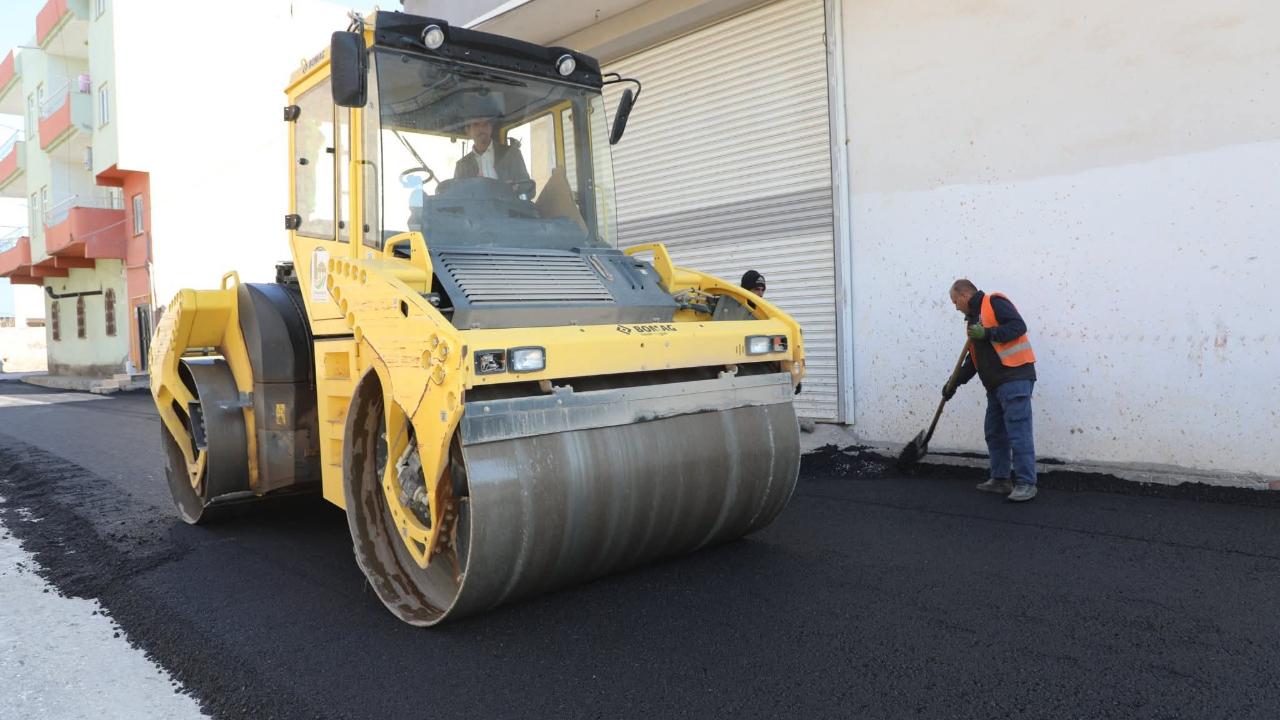 Viranşehir’de yol yapım ve yenileme çalışmaları sürüyor