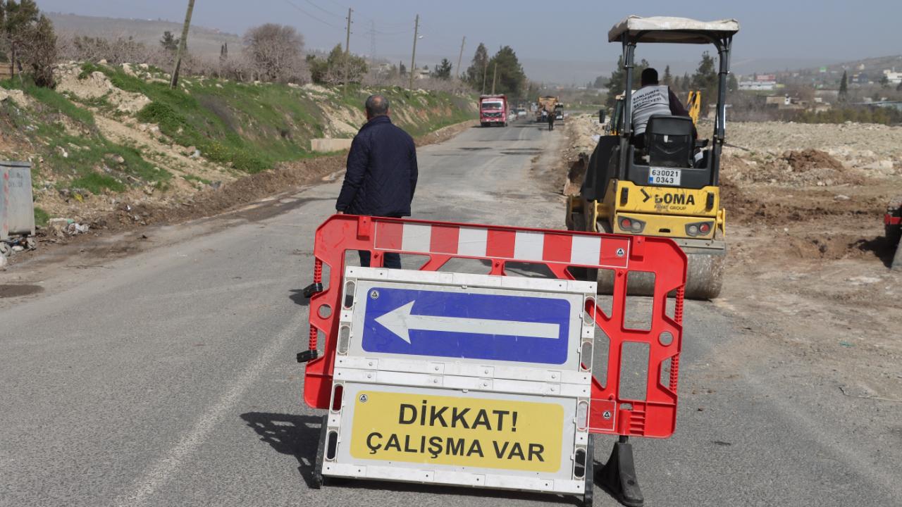 Büyükşehir Belediyesi, bozuk yolları onarıyor