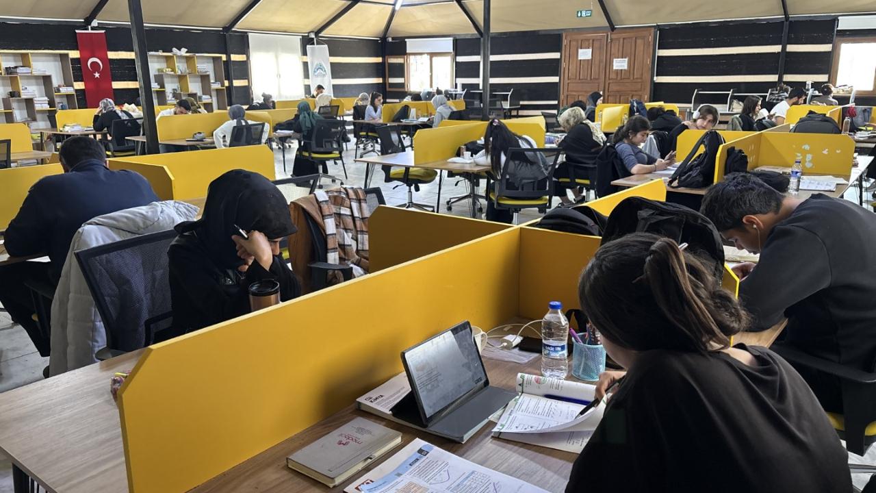 Eyyübiye Batıkent Eğitim Otağı gençlerin beğenisini kazandı