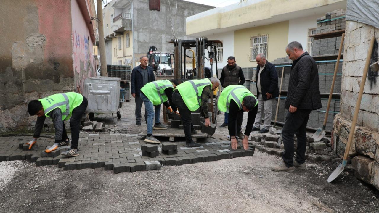 Gölbaşı Mahallesinde yol onarım çalışmaları sürüyor