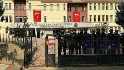 Halfeti Belediyesi'ne şafak operasyonu: Eski belediye başkanı Şeref Albayrak dahil 47 gözaltı!