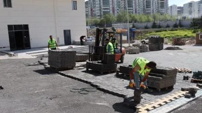 Karaköprü’de yol seferberliği: 12 ekip sahada çalışıyor