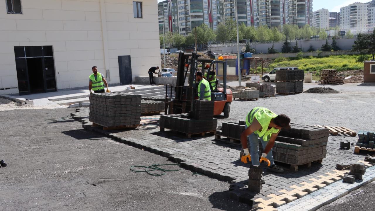 Karaköprü’de yol seferberliği: 12 ekip sahada çalışıyor