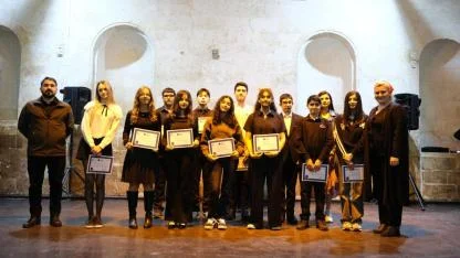 Minik ve genç piyanistler sahnede göz doldurdu