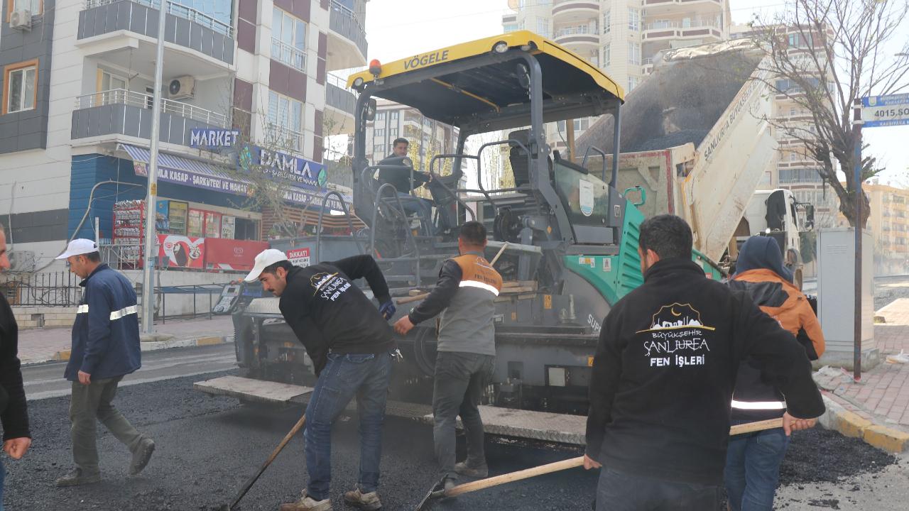 Şanlıurfa Büyükşehir Belediyesi’nden Karaköprü’de asfalt mesaisi